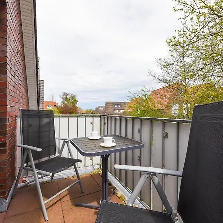 Mit Balkon Im Haus Seekieker بينسيرسيال